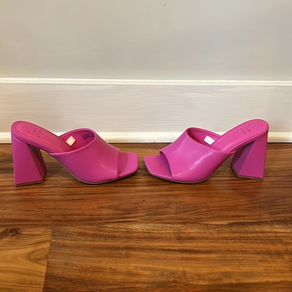 Hot pink heels - Picture 3 of 5